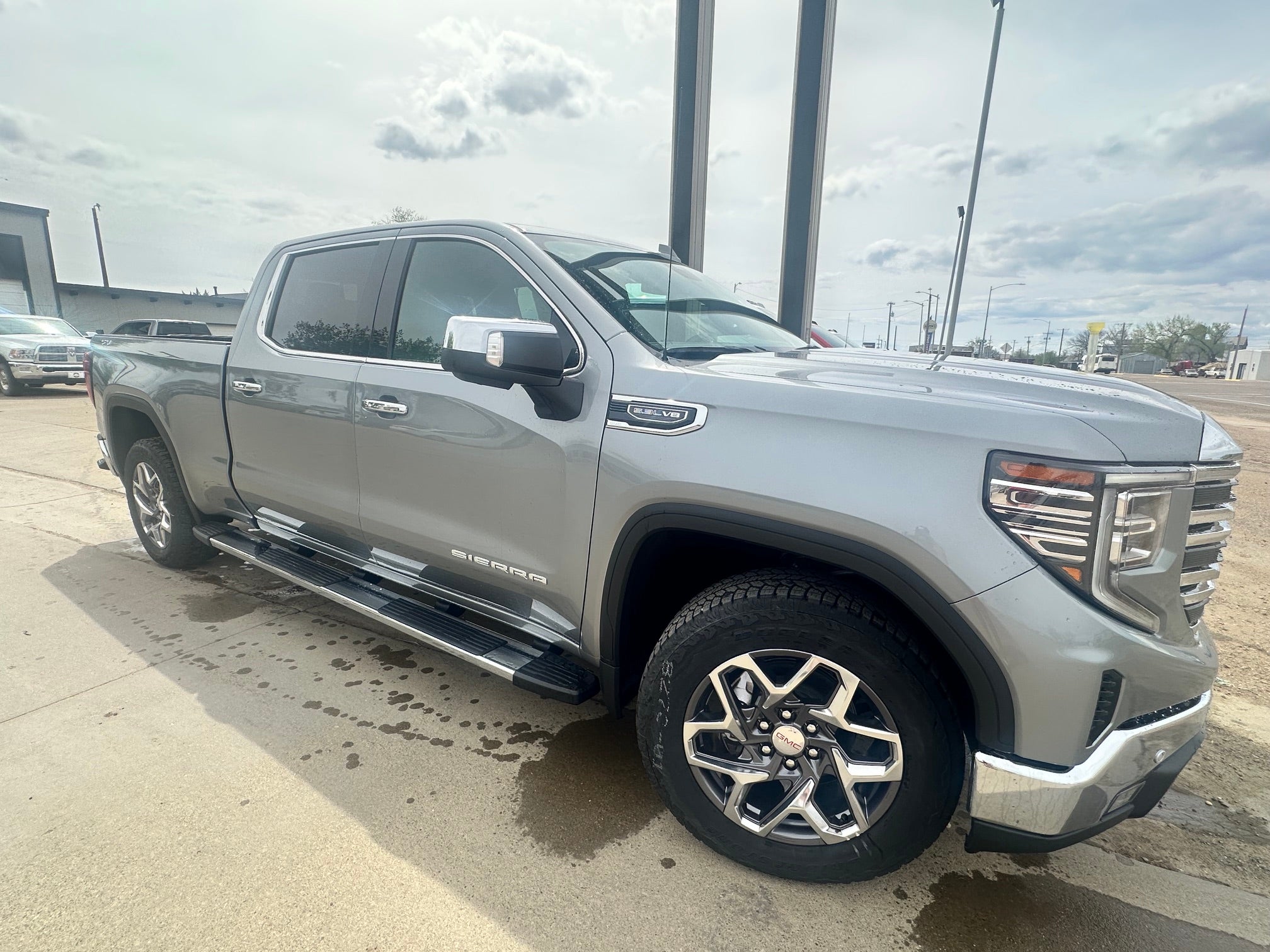 2026 GMC Sierra 4WD Crew Cab Short Box SLT's photo